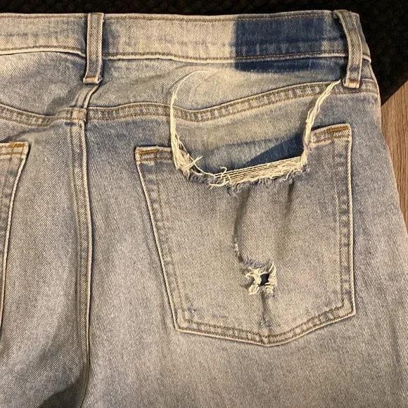 Abercrombie & Fitch Mid Rise Boyfriend Jeans - Picture 8 of 9